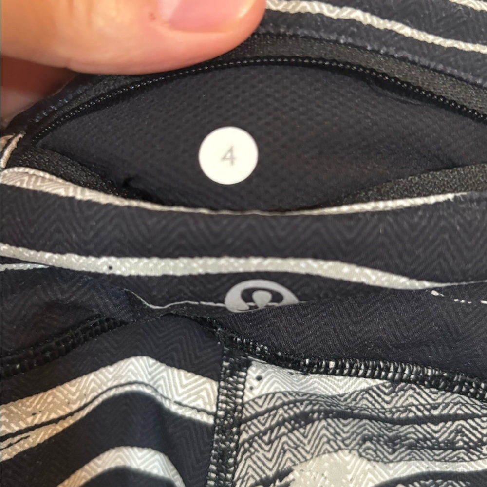 Lululemon Run Inspire Crop II Leggings Black White Marble Print Size 4 - Picture 7 of 10